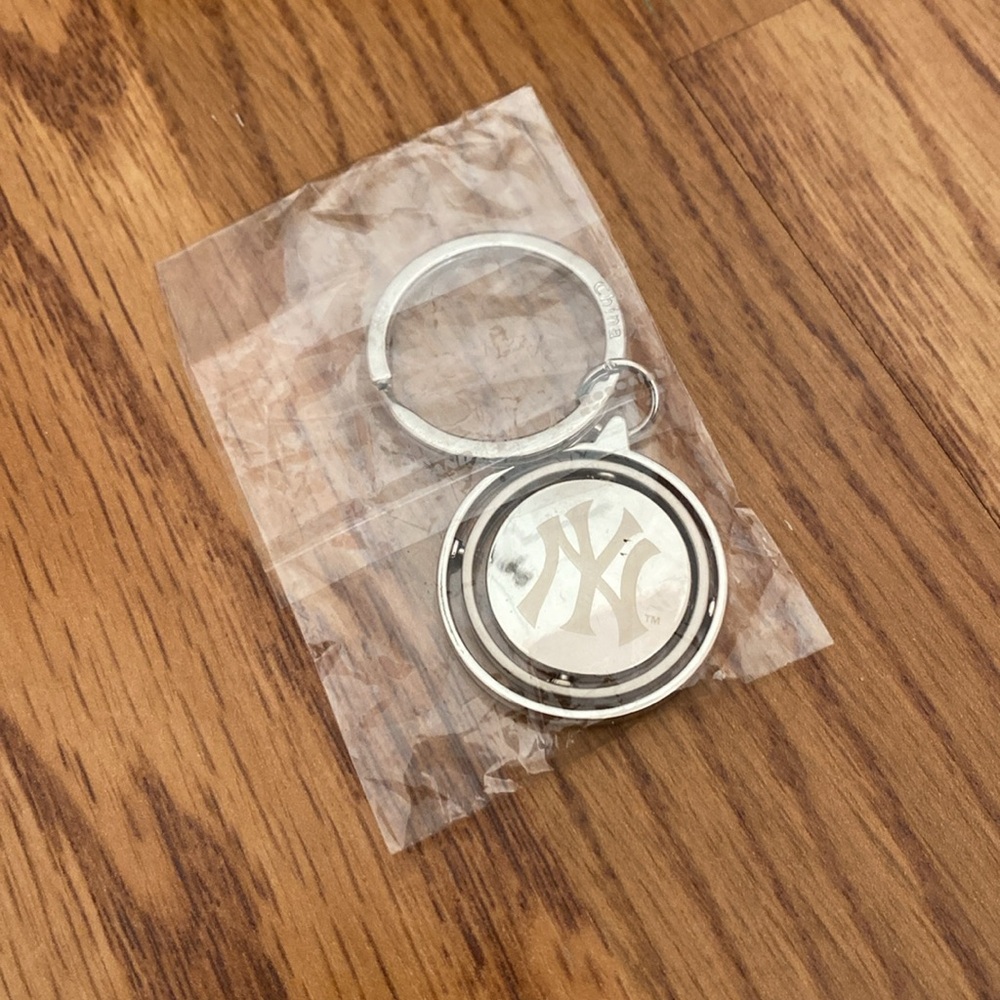 New York Yankees Cooper Tires Gyroscope Keychain Key Ring Yankee Stadium
